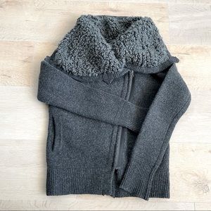 💗 GAP Charcoal Wool Blend Sweater with Neck Collar Detail